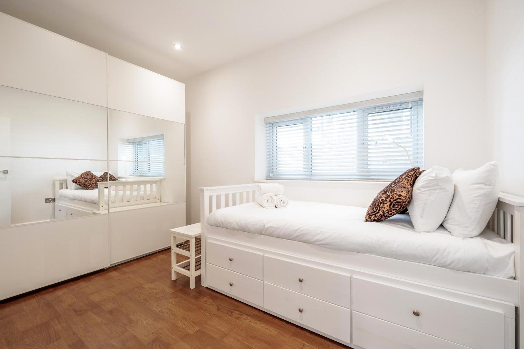 Maida Vale Gem By Little Venice With Stunning Garden Apartament Londra